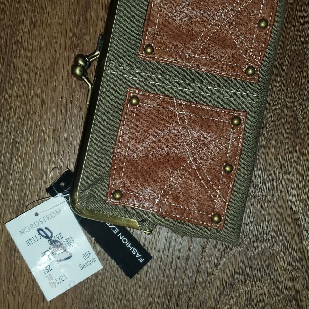NWT FASHION EXPRESS wallet.     #3543